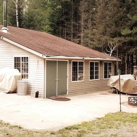 Northwoods Cabin-15 Acres, Fireplace- Paradise Villa Miscauno Island Exterior photo